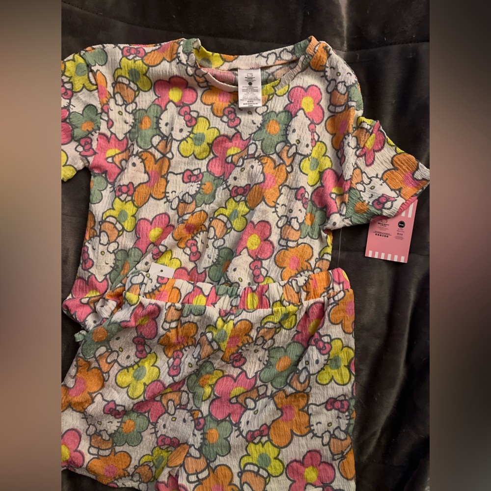 Hello Kitty Multicolor Floral Lounge Set
